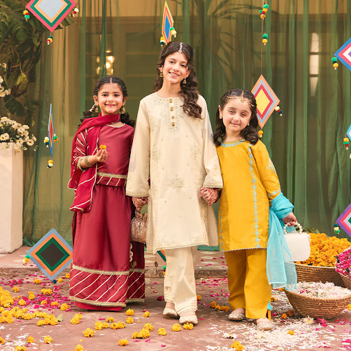 Pakistani Girls Suits and Kurtis